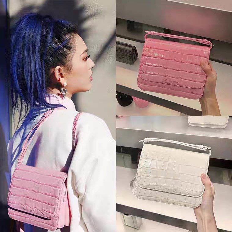 2021 Designer Luxury Black Pink Patent Leather Shoulder Bag Crossbody Size: 18.5 14 8cm
2021 Designer Luxury Black Pink Patent Leather Shoulder Bag Crossbody Size: 18.5 14 8cm