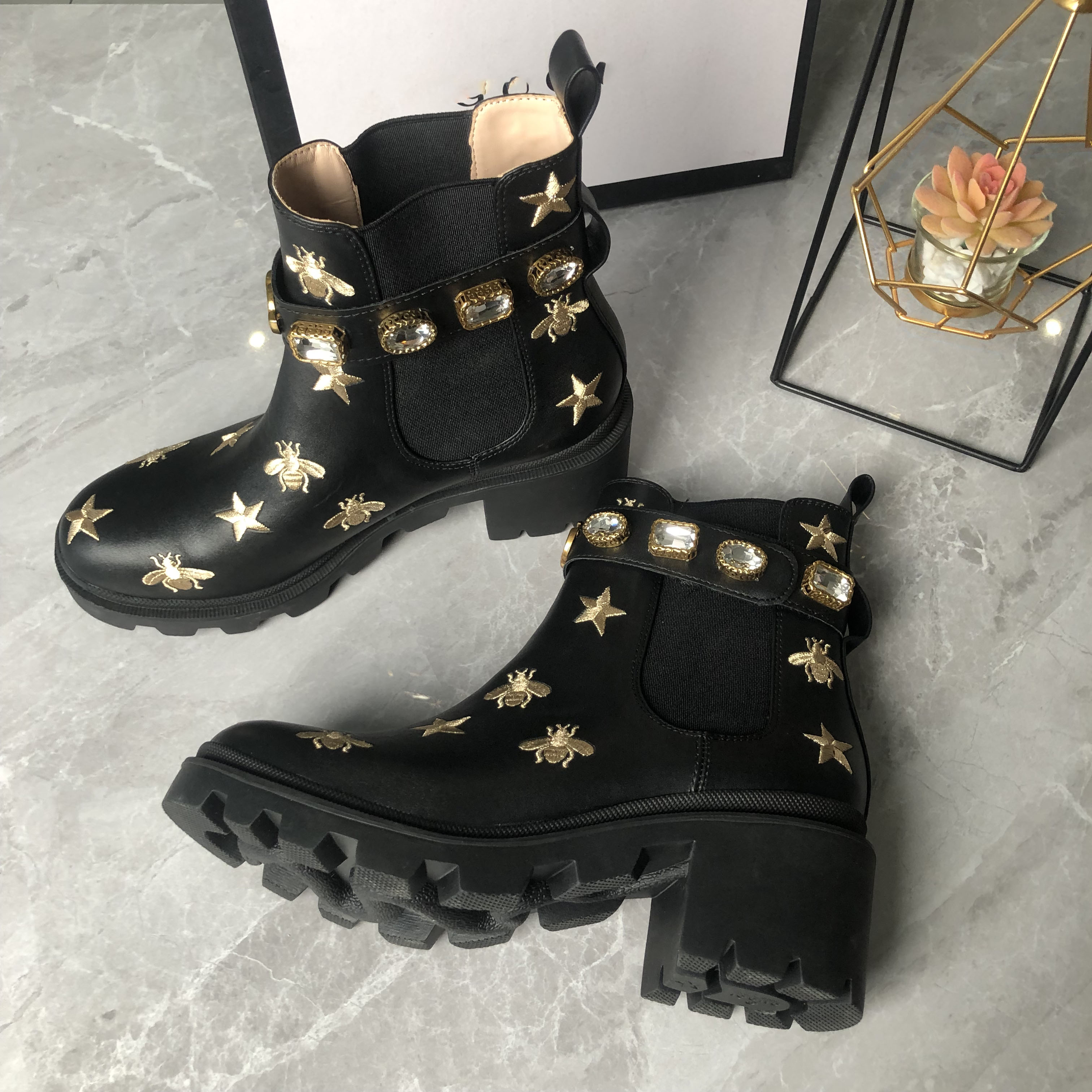 2021 Women Chunky Heel Rain Boots Work Tooling Shoe fashion Western Crystal Bee Star Desert Winter Snow Ankle Martin size US5-11, Box
2021 Women Chunky Heel Rain Boots Work Tooling Shoe fashion Western Crystal Bee Star Desert Winter Snow Ankle Martin size US5-11, Box