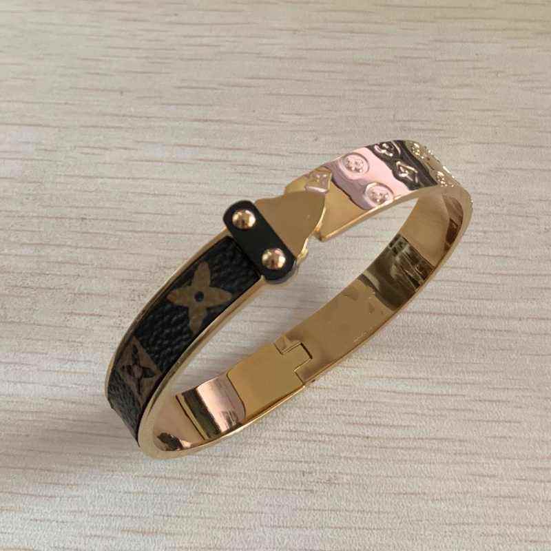 2021 Classic Design Gold Silver Rose Colors Women Bangles Four-leaf flower oval bracelets Titanium Steel Fashion Jewelry Wholesale, Black
2021 Classic Design Gold Silver Rose Colors Women Bangles Four-leaf flower oval bracelets Titanium Steel Fashion Jewelry Wholesale, Black