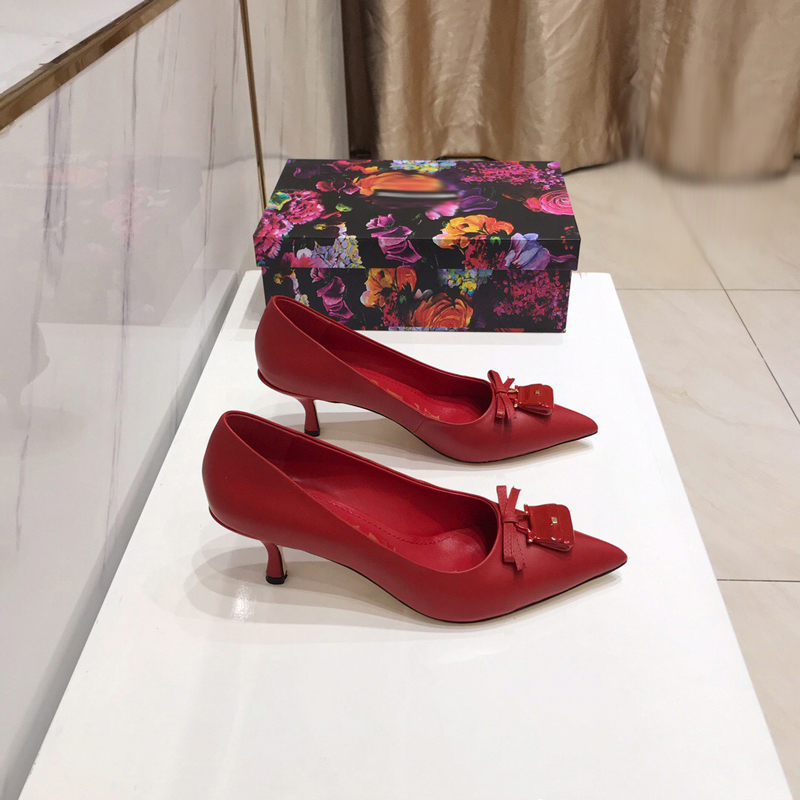 2021 Good Quality Fashion Women Luxurys Designers Shoes Designer Sandals Womens Luxury High Heels Sandal Dress Shoess With Box Size 35-41 -H607, Red
2021 Good Quality Fashion Women Luxurys Designers Shoes Designer Sandals Womens Luxury High Heels Sandal Dress Shoess With Box Size 35-41 -H607, Red