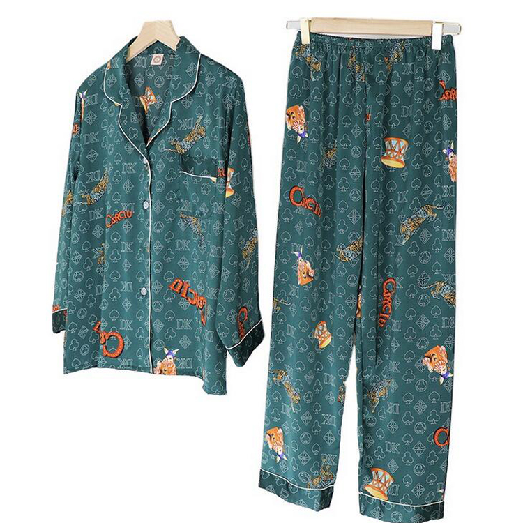 21ss Women Silk Pajamas Fashion Letters Print Cartoon Pattern Poker Designer Sleepwear Set Long Sleeve Trousers Turn-down Collar Home Clothing Two-piece Suit, Green
21ss Women Silk Pajamas Fashion Letters Print Cartoon Pattern Poker Designer Sleepwear Set Long Sleeve Trousers Turn-down Collar Home Clothing Two-piece Suit, Green