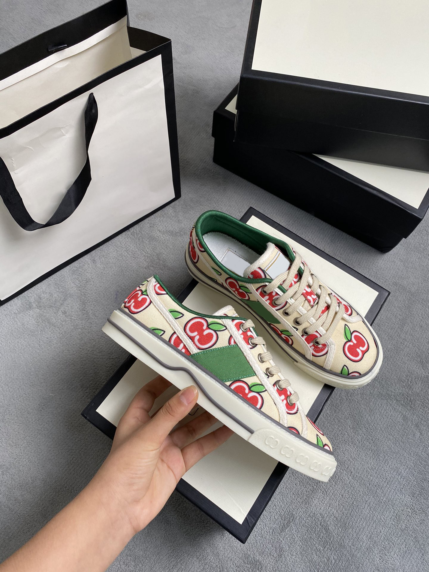 Womens Luxurys Shoe Tennis 1977 sneaker canvas Beige Blue washed jacquard denim Rubber sole Embroidered Vintage casual Sneakers, Box
Womens Luxurys Shoe Tennis 1977 sneaker canvas Beige Blue washed jacquard denim Rubber sole Embroidered Vintage casual Sneakers, Box