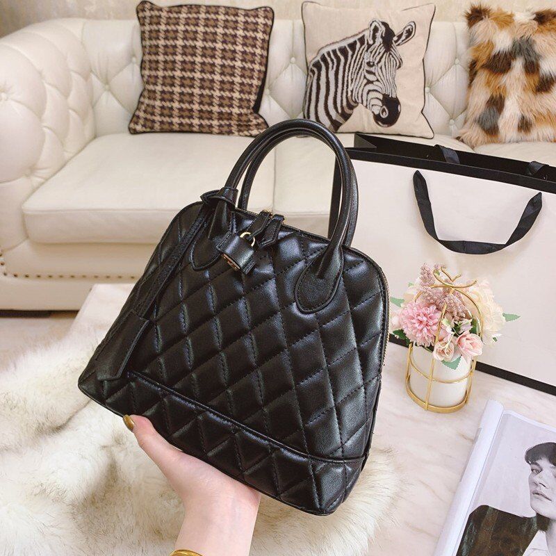 Fashion Handbags 2021Leather Designer luxury Shell Bags for women Lattice Totes Ladies handbag shoulder Crossbody bag Purses LCM, Red
Fashion Handbags 2021Leather Designer luxury Shell Bags for women Lattice Totes Ladies handbag shoulder Crossbody bag Purses LCM, Red