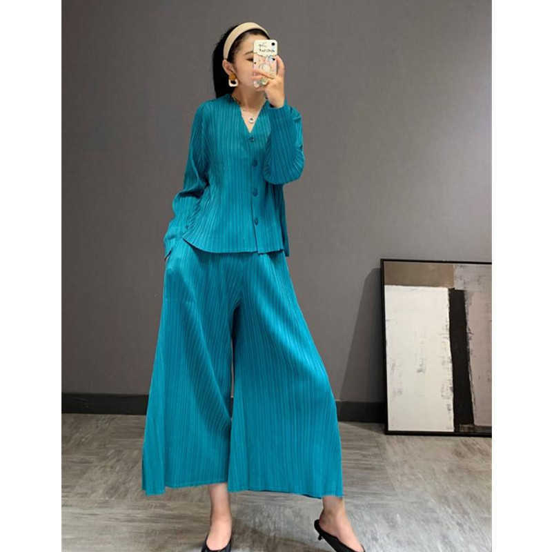 Miyake Pleated Matching Sets Falll Plus Size Suit High Fashion 2 Piece Wide Leg Pants Crop Top Long Sleeve Women Clothing 210930