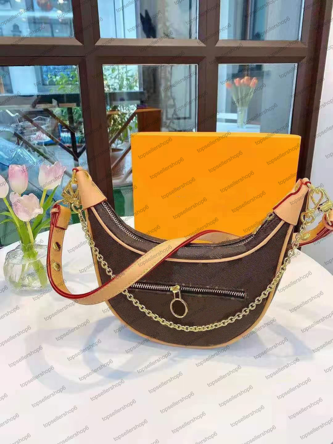 M81098 LOOP half-moon baguette Designer women bag genuine calf leather Croissant chain Purse clutch crossbody handbag shoulerbag top sell, Invoice
M81098 LOOP half-moon baguette Designer women bag genuine calf leather Croissant chain Purse clutch crossbody handbag shoulerbag top sell, Invoice