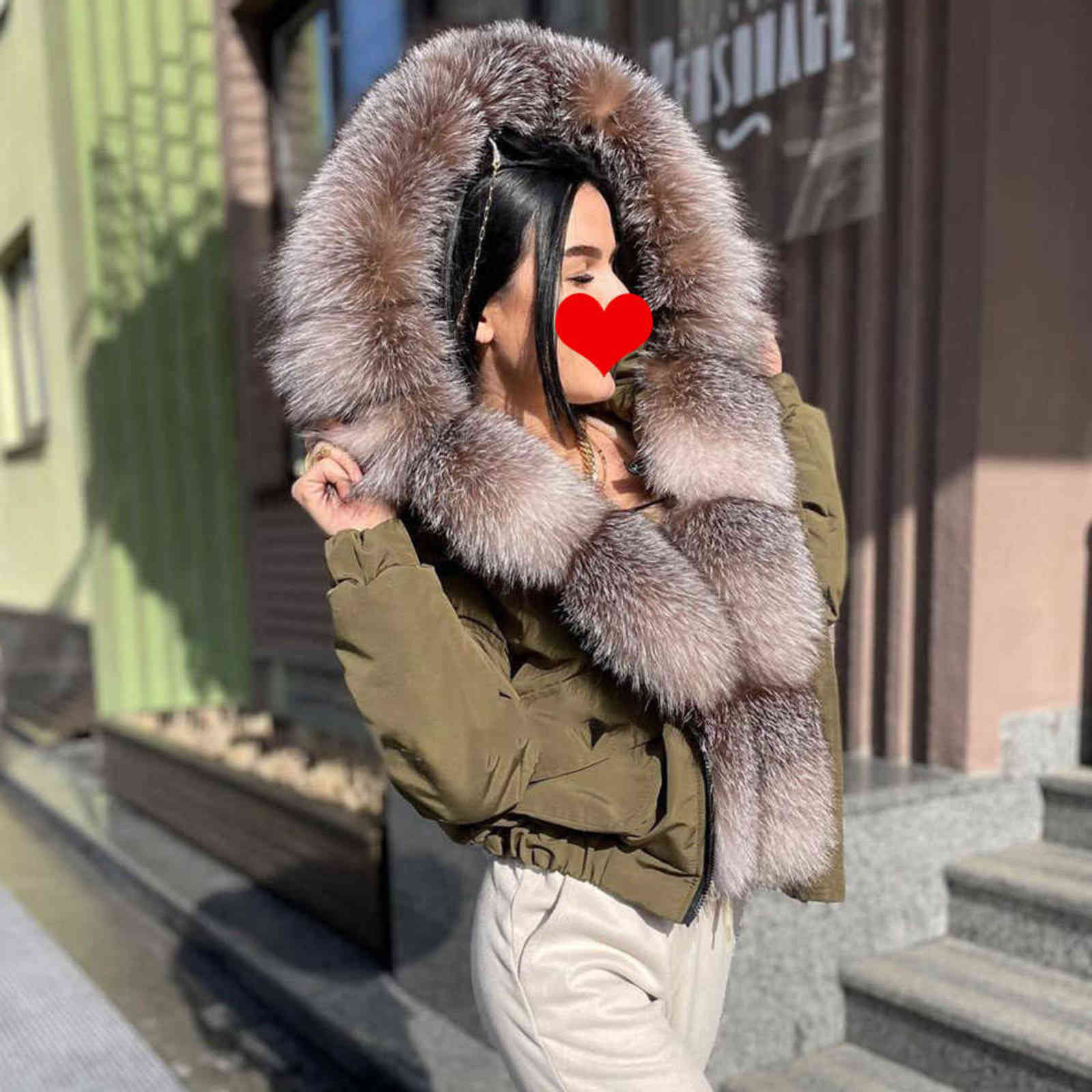 Lavelache Winter Short Women Real Fur Coat Natural Raccoon Fur Collar Detachable Winter Parka Bomber Jacket Waterproof 211123