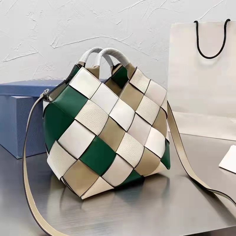 Luxury design colorful woven bag high-quality leather Sturdy handbag Flower basket version Womens shopping Bags Retro style Purse Nice
Luxury design colorful woven bag high-quality leather Sturdy handbag Flower basket version Womens shopping Bags Retro style Purse Nice