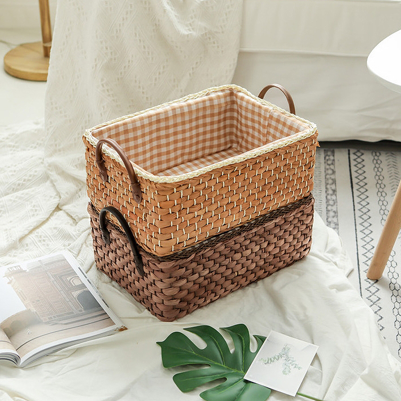 Handmade Woven Storage Basket Wicker aundry Baskets with Handes Fruit Debris Corn Husk Weaving Desktop Storage Organizer
Handmade Woven Storage Basket Wicker aundry Baskets with Handes Fruit Debris Corn Husk Weaving Desktop Storage Organizer