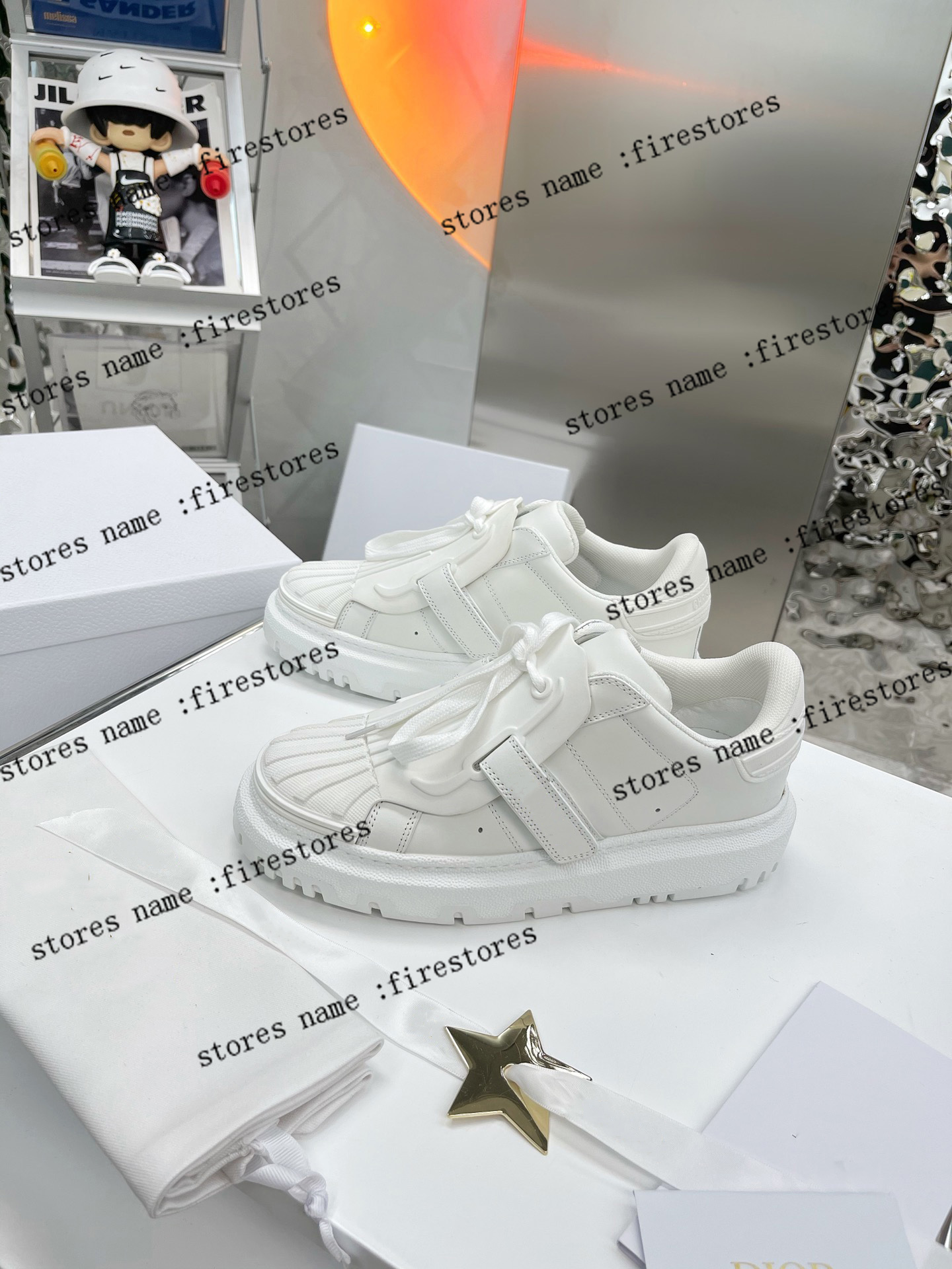 wholesale fashion shoes logo Velcro closure sole is decorated with lucky star symbol for women sneaker, Black
wholesale fashion shoes logo Velcro closure sole is decorated with lucky star symbol for women sneaker, Black
