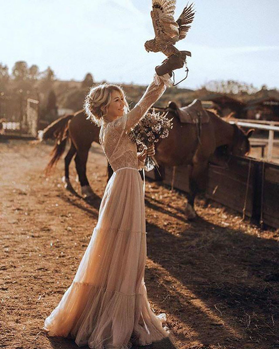 Charming Lace Spring V Neck Garden Wedding Dresses Boho Bohemian Long Sleeve Sheer Arabic Plus Size Vestido De Noiva Bridal Gown Ball Bride