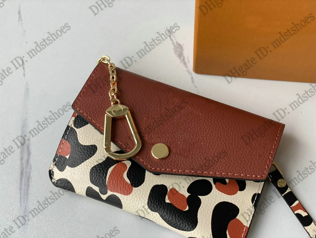 Leopard Mini Key Pouch Bag Designer Wild at Heart Bags Chain with Key Ring Embossed Monograms Canvas Leather Small Wallet Purse
Leopard Mini Key Pouch Bag Designer Wild at Heart Bags Chain with Key Ring Embossed Monograms Canvas Leather Small Wallet Purse