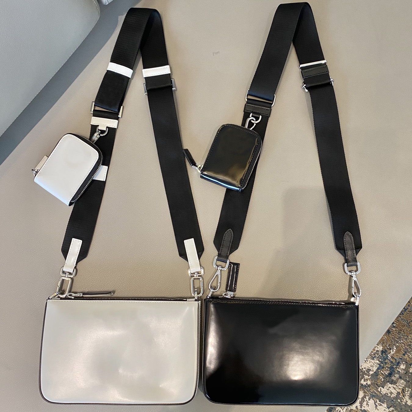 Top Glossy Leather Shoulder Bags Designer Crossbody Bag triangle shape hardware letter decoration unisex 2pc style handbag
Top Glossy Leather Shoulder Bags Designer Crossbody Bag triangle shape hardware letter decoration unisex 2pc style handbag