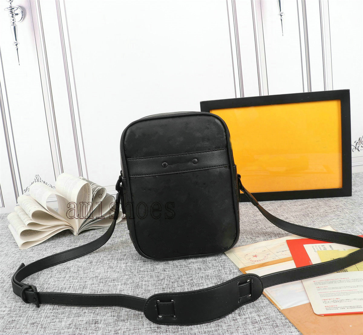 Shadow Cowhide Danube PM Crossbody Shoulder Bag M43681 Mens Designer Wallet luxurys Briefcase Handbag Travel Bags Leather Business Totes
Shadow Cowhide Danube PM Crossbody Shoulder Bag M43681 Mens Designer Wallet luxurys Briefcase Handbag Travel Bags Leather Business Totes