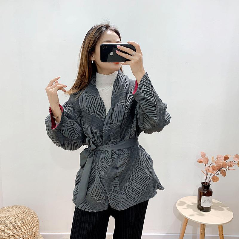 Women's Jackets Designer Pleated Cotton Jacket Autumn And Winter Lace White Warm Cardigan Loose Large Size Slim Short Coat, Black;brown
Women's Jackets Designer Pleated Cotton Jacket Autumn And Winter Lace White Warm Cardigan Loose Large Size Slim Short Coat, Black;brown
