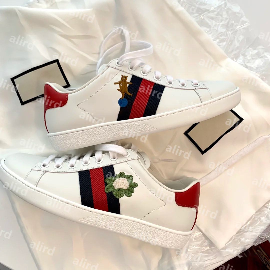 2021 Men Women Luxurys Designers Shoes Casual High Top Sneakers Triple S Leather Trainers Ace Bee Embroidery Stripes Shoe Walking Sports Esp, Black 
2021 Men Women Luxurys Designers Shoes Casual High Top Sneakers Triple S Leather Trainers Ace Bee Embroidery Stripes Shoe Walking Sports Esp, Black