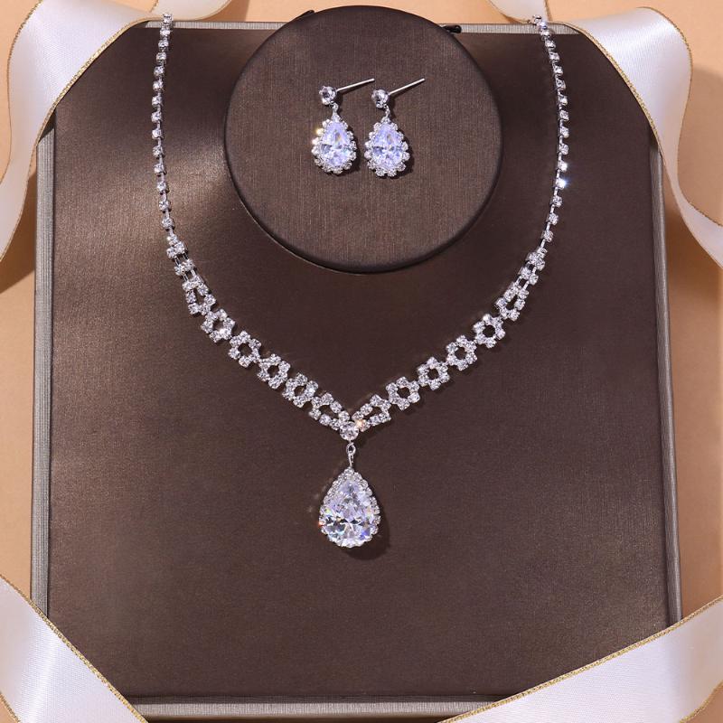Earrings & Necklace Fashionable Temperament Bridal Rhinestone Set Chain Wedding Accessories Water Drop Party Banquet, Silver
Earrings & Necklace Fashionable Temperament Bridal Rhinestone Set Chain Wedding Accessories Water Drop Party Banquet, Silver