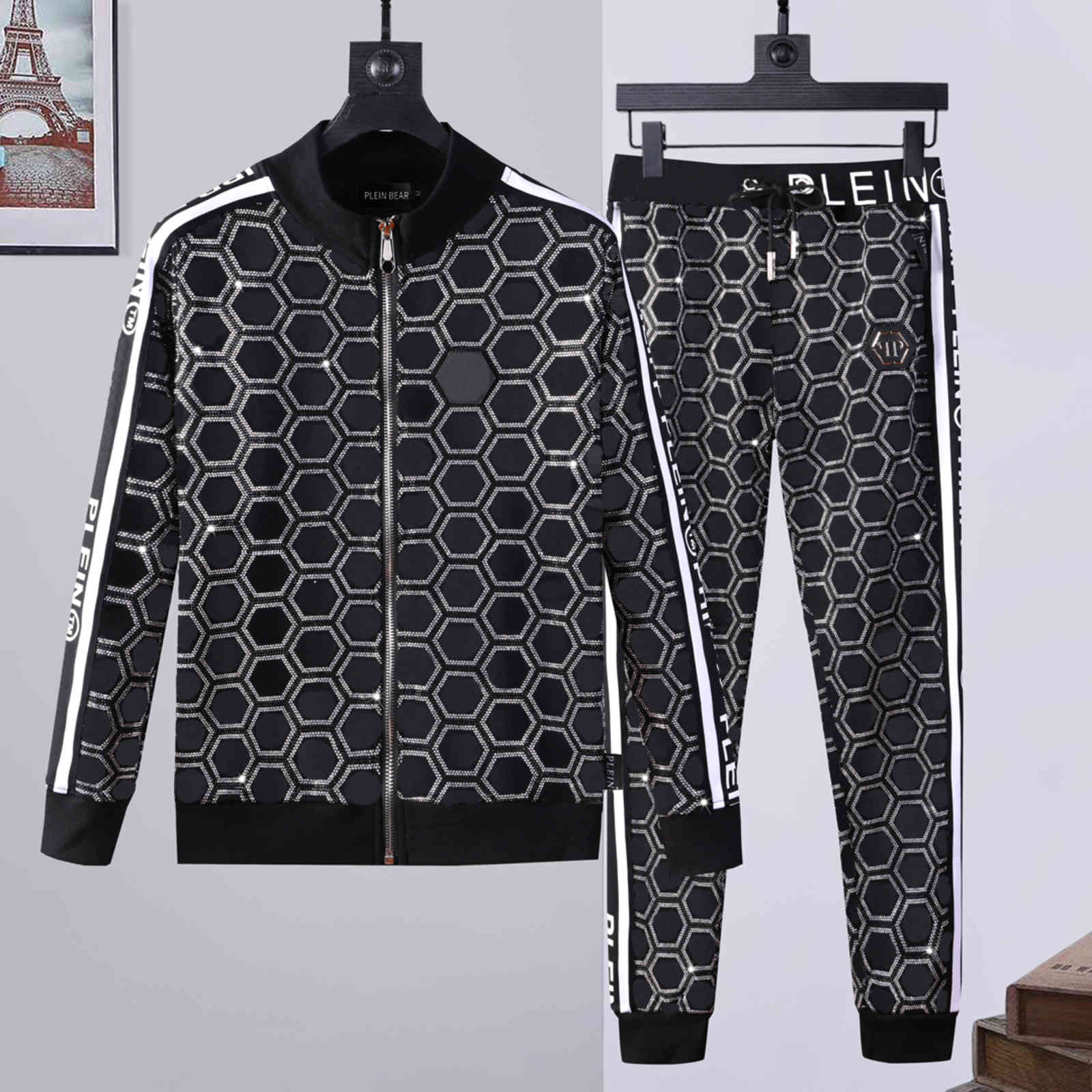 PLEIN BEAR Mens HOODIE ET TROUSERS SKULL Tracksuit Men Hoodi Casual Tracksuits Jogger ets Sets Sporting Suit 74163, Black
PLEIN BEAR Mens HOODIE ET TROUSERS SKULL Tracksuit Men Hoodi Casual Tracksuits Jogger ets Sets Sporting Suit 74163, Black