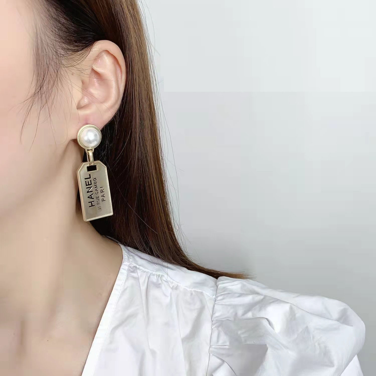 18K Gold Plated Luxury Brand Designers Letters Stud Dangle Hoop Geometric Women Geometric Metal Crystal Rhinestone Pearl Letter Earring Wedding Party Jewerlry
18K Gold Plated Luxury Brand Designers Letters Stud Dangle Hoop Geometric Women Geometric Metal Crystal Rhinestone Pearl Letter Earring Wedding Party Jewerlry