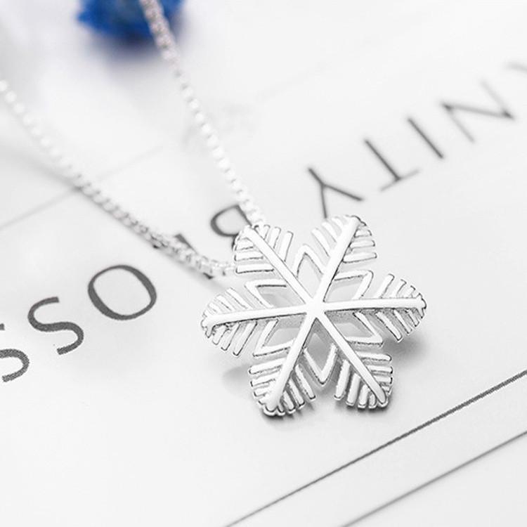 Pendant Necklaces Korean Fashion Sweet Snowflake Necklace Simple Silver Color Leaf Clavicle Charm Women's Christmas Party Jewelry Gift
Pendant Necklaces Korean Fashion Sweet Snowflake Necklace Simple Silver Color Leaf Clavicle Charm Women's Christmas Party Jewelry Gift