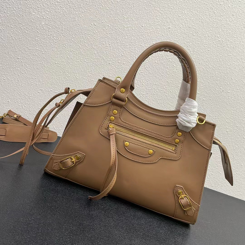 Designer Motorcycle Bags Luxury Handbag Fashion Classic Letter Women's Shoulder Bag High Quality cCoss Body Multiple Styles 33cm, Extra costs
Designer Motorcycle Bags Luxury Handbag Fashion Classic Letter Women's Shoulder Bag High Quality cCoss Body Multiple Styles 33cm, Extra costs
