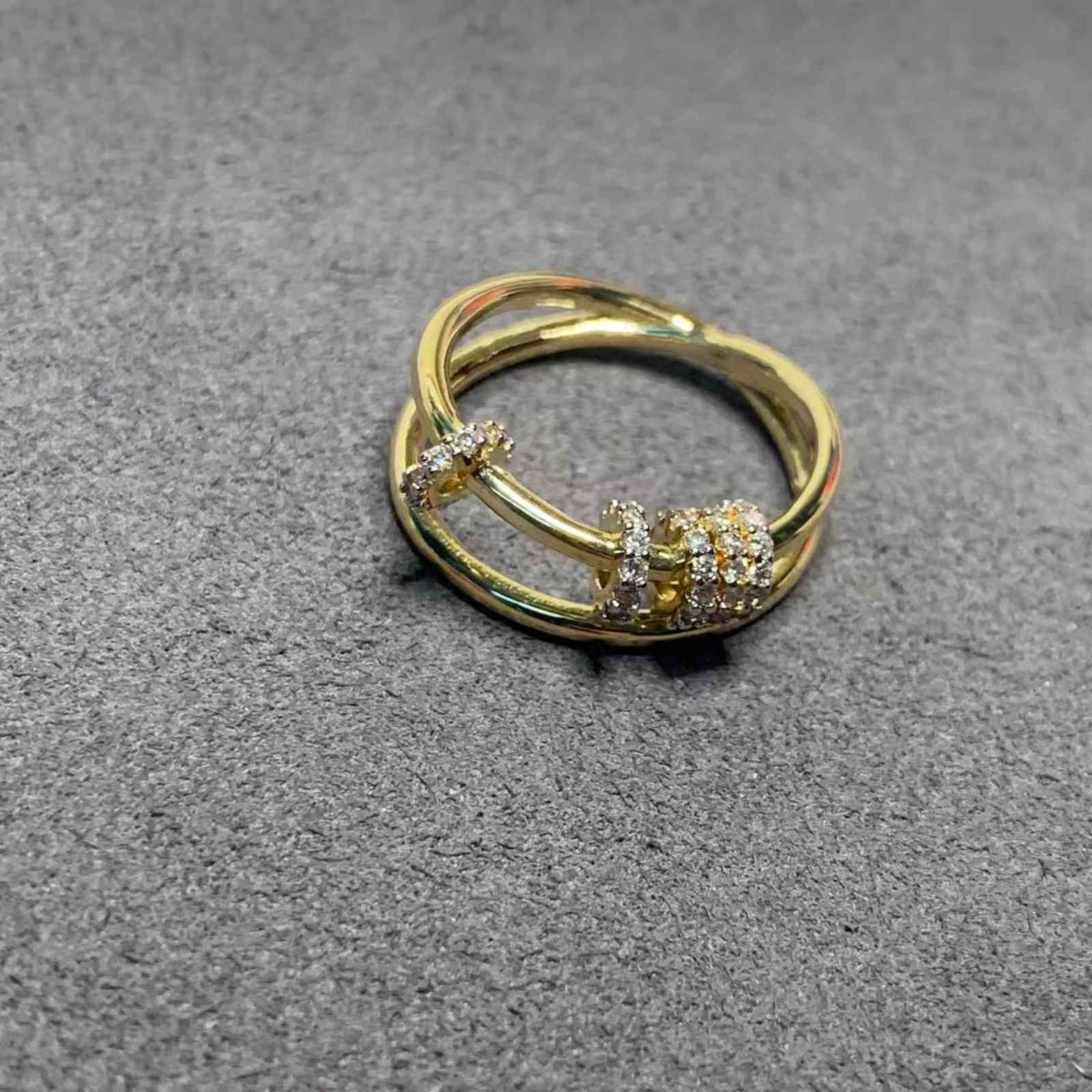 Family a Golden Naked Rotating Ring Female Cross Transfer Smart Three Straight