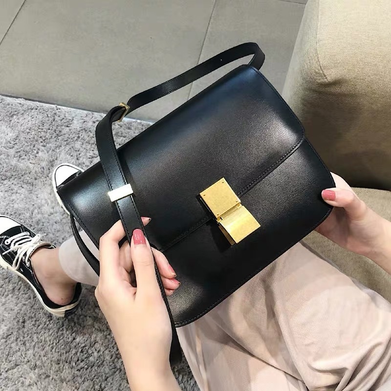 Design hand 2021 new rub pattern beancurd leather box versatile small square Single Shoulder Messenger Bag women's bag, Hand rub small caramel
Design hand 2021 new rub pattern beancurd leather box versatile small square Single Shoulder Messenger Bag women's bag, Hand rub small caramel