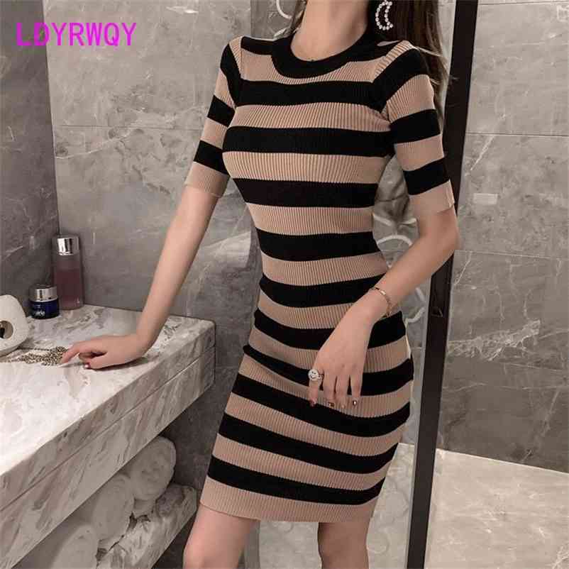 LDYRWQY Fashion all-match temperament round neck striped color matching slim fit buttocks knitted dres 210603, Black 
LDYRWQY Fashion all-match temperament round neck striped color matching slim fit buttocks knitted dres 210603, Black