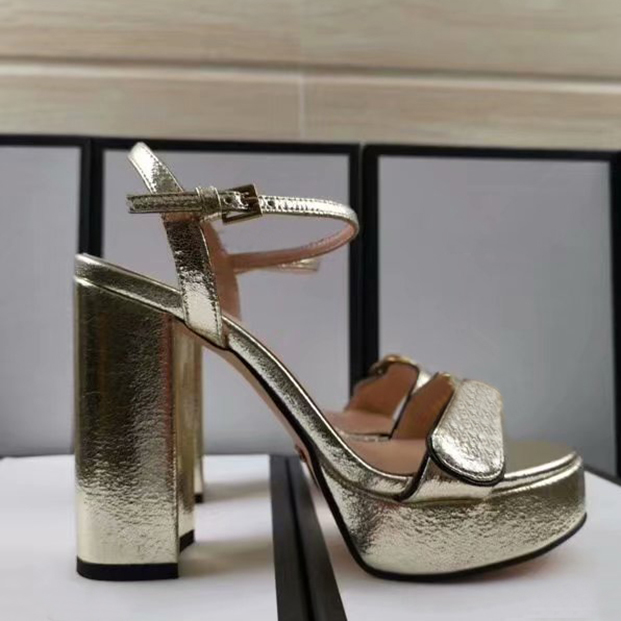 2021 Classic High heeled sandals Coarse heel leather woman shoes Metal buckle parties 10cm Highs heels shoe Belt buckles Sexy Lady sandal with box size 35-42, 23
2021 Classic High heeled sandals Coarse heel leather woman shoes Metal buckle parties 10cm Highs heels shoe Belt buckles Sexy Lady sandal with box size 35-42, 23