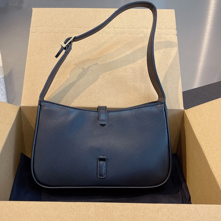 Quality 2022 Axillary package bags Luxurys designers Ladies high handbag Women fashion mother handbags underarm bag shoulder purse letter clutch wallet Leather, No bags
Quality 2022 Axillary package bags Luxurys designers Ladies high handbag Women fashion mother handbags underarm bag shoulder purse letter clutch wallet Leather, No bags