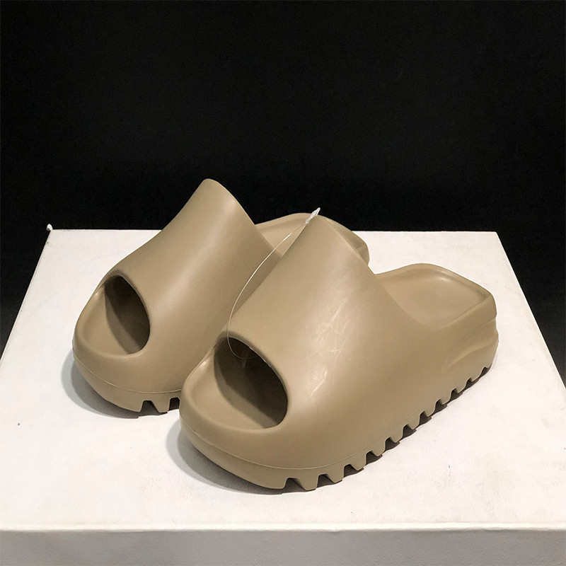 Kanye Foam Rubber Clog Sandal Triple Black Slide Slipper Women Mens Tainers Bone Designer Beach Sandals Slip-on Shoes bb
Kanye Foam Rubber Clog Sandal Triple Black Slide Slipper Women Mens Tainers Bone Designer Beach Sandals Slip-on Shoes bb