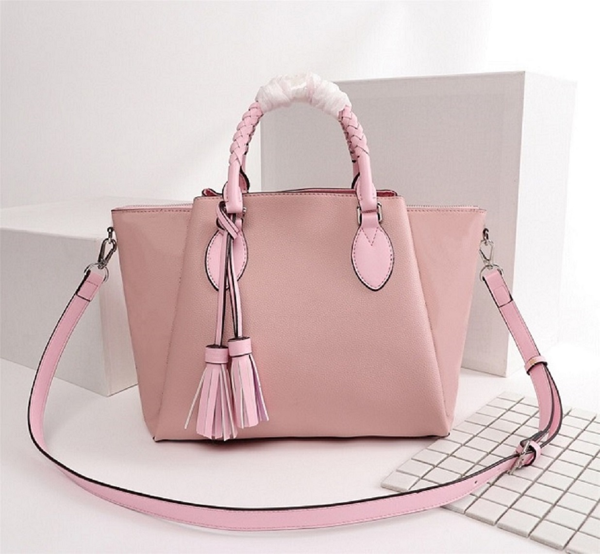 2021 Ladies Luxury Brand Handbag Mahina Zipper Tote Fashion Shoulder Bags High Quality Genuine Leather Handbags Wallet Messenger Bag
2021 Ladies Luxury Brand Handbag Mahina Zipper Tote Fashion Shoulder Bags High Quality Genuine Leather Handbags Wallet Messenger Bag