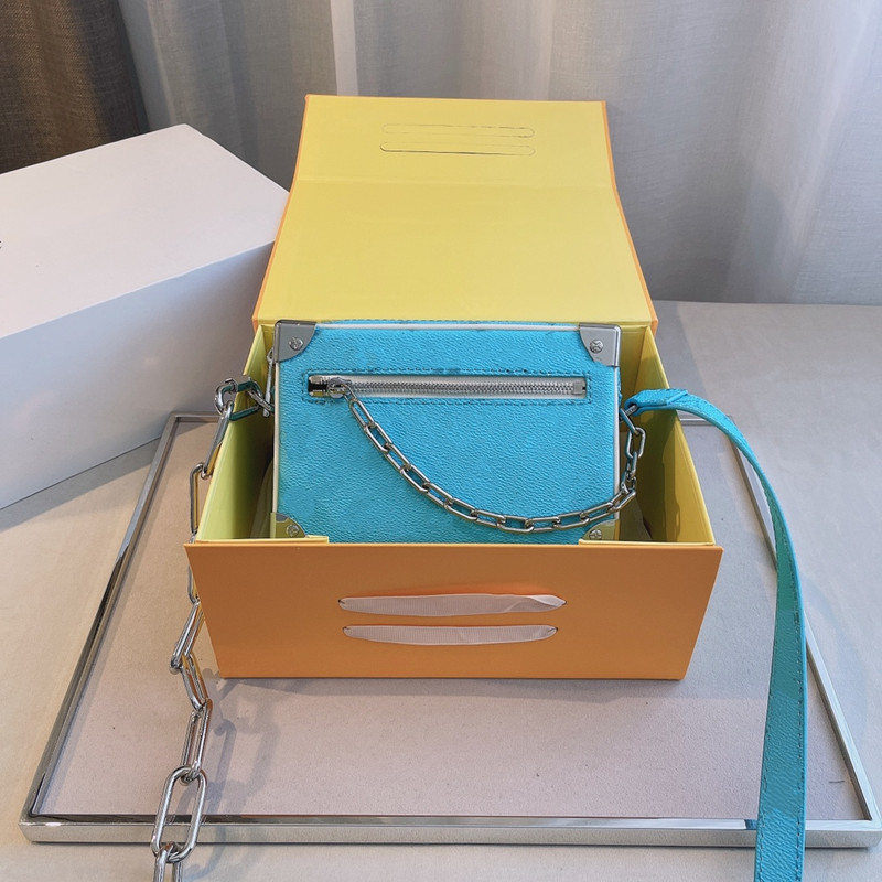 Mini Genuine Leather Suitcase Bag Designers Unisex Shoulder Bags Classic Letter Print Design Cube Chain Handbag Blue Box Purse
Mini Genuine Leather Suitcase Bag Designers Unisex Shoulder Bags Classic Letter Print Design Cube Chain Handbag Blue Box Purse