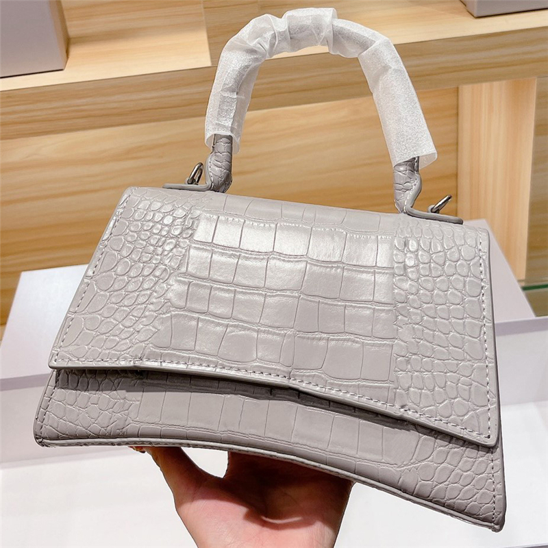 Retro Classic Wallet Designers Handbag Bag Shoulder Crossbody Purse Alligator Half Moon Backpack Letters Shopping Tote Hasp Zipper Pocket Cr, Red;black
Retro Classic Wallet Designers Handbag Bag Shoulder Crossbody Purse Alligator Half Moon Backpack Letters Shopping Tote Hasp Zipper Pocket Cr, Red;black