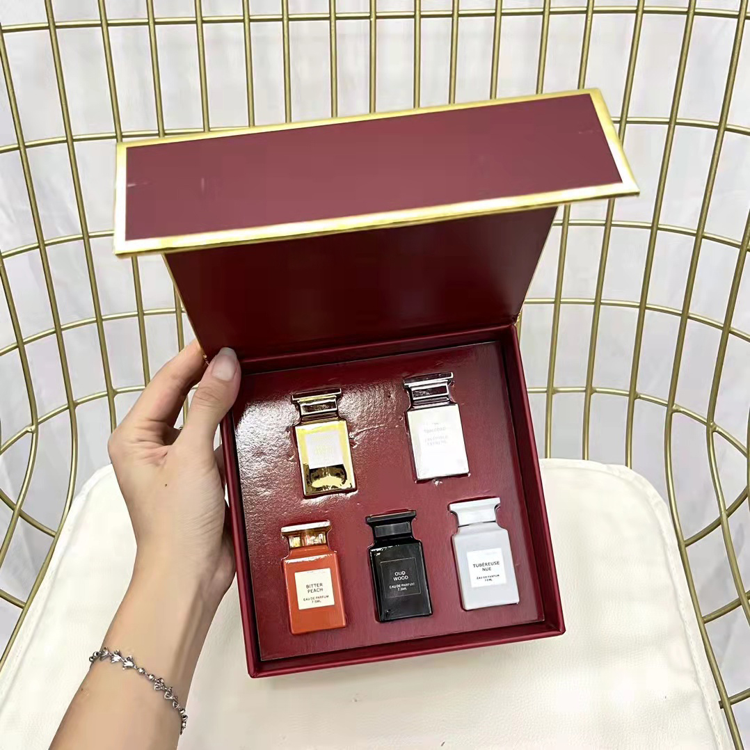 Anti-Perspirant Deodorant Gift sets 7.5ml*5 oud wood biter peach Lavender Exdreme EDP designer perfume long time lasting wholesale
Anti-Perspirant Deodorant Gift sets 7.5ml*5 oud wood biter peach Lavender Exdreme EDP designer perfume long time lasting wholesale