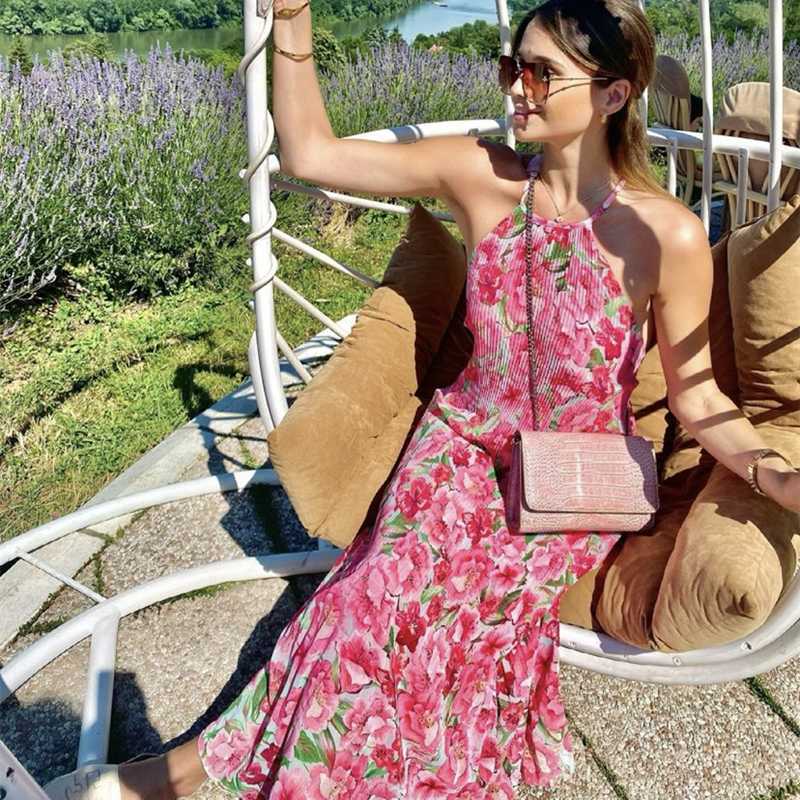 Sweet Woman Pink Halter Print Long Dress Summer Ladies Backless Beach Dresses Female Stretchy Flower Neck-mounted Dress 210630