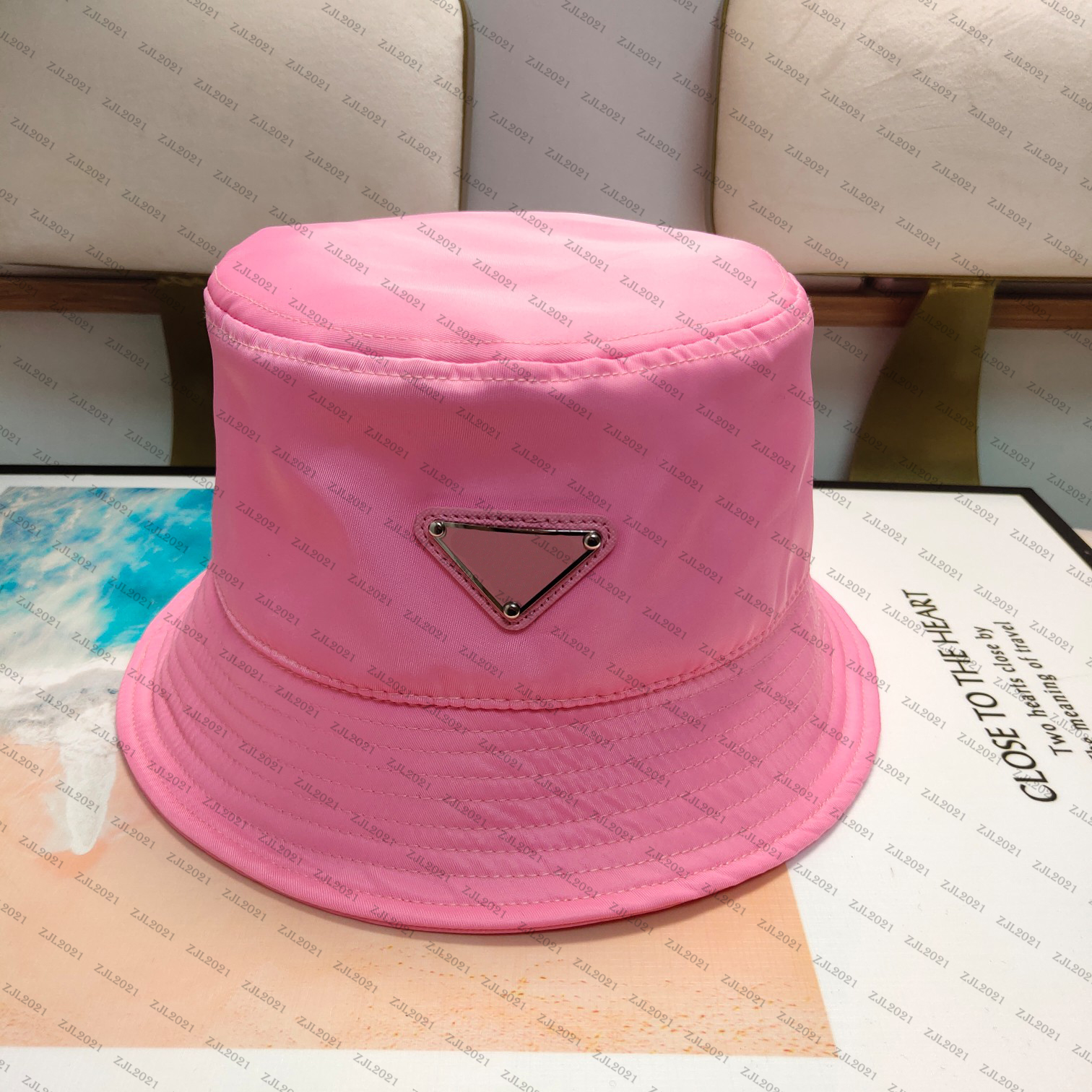 Luxurys designers hat four seasons P dome powder blue khaki white fisherman Joker face small retro simplicity, Blue;gray
Luxurys designers hat four seasons P dome powder blue khaki white fisherman Joker face small retro simplicity, Blue;gray