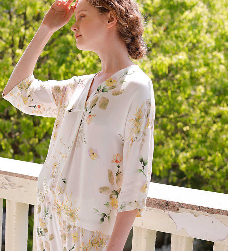 Leaves Prining V-neck Short Sleeve Cardigan Shirt Long Trousers Beige Color Cotton Women Pajamas Set Sleepwear Clothes for Home 211007