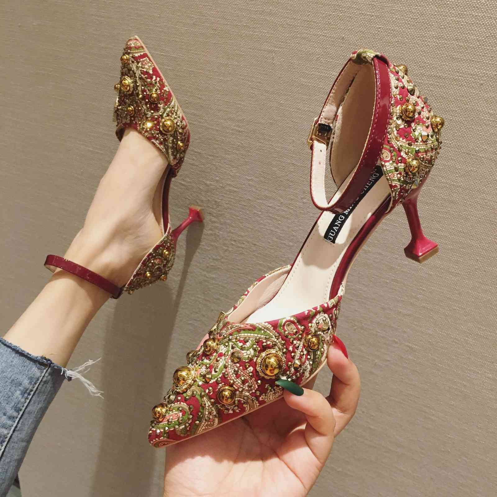small Dress fashion Shoes Korean flower high heeled shoes side hollow thin heel shallow mouth pointed metal rivet floral single HT7X, 1# shoe box
small Dress fashion Shoes Korean flower high heeled shoes side hollow thin heel shallow mouth pointed metal rivet floral single HT7X, 1# shoe box