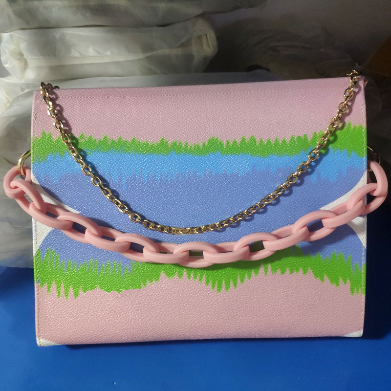 5A+ Top Quality Chain Handbag Purse Fashion Brand Women Shoulder Bags Crossbody Handbags Size 26*20.5cm BAGS80612 
5A+ Top Quality Chain Handbag Purse Fashion Brand Women Shoulder Bags Crossbody Handbags Size 26*20.5cm BAGS80612