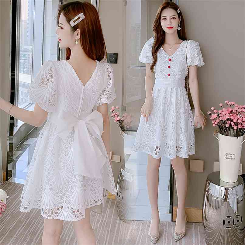 XL Sweet Puff sleeve White Lace Dresses Women Summer V-neck Button Deco Hollow out Embroidery Mini Party Dress Vestidos 210602
XL Sweet Puff sleeve White Lace Dresses Women Summer V-neck Button Deco Hollow out Embroidery Mini Party Dress Vestidos 210602