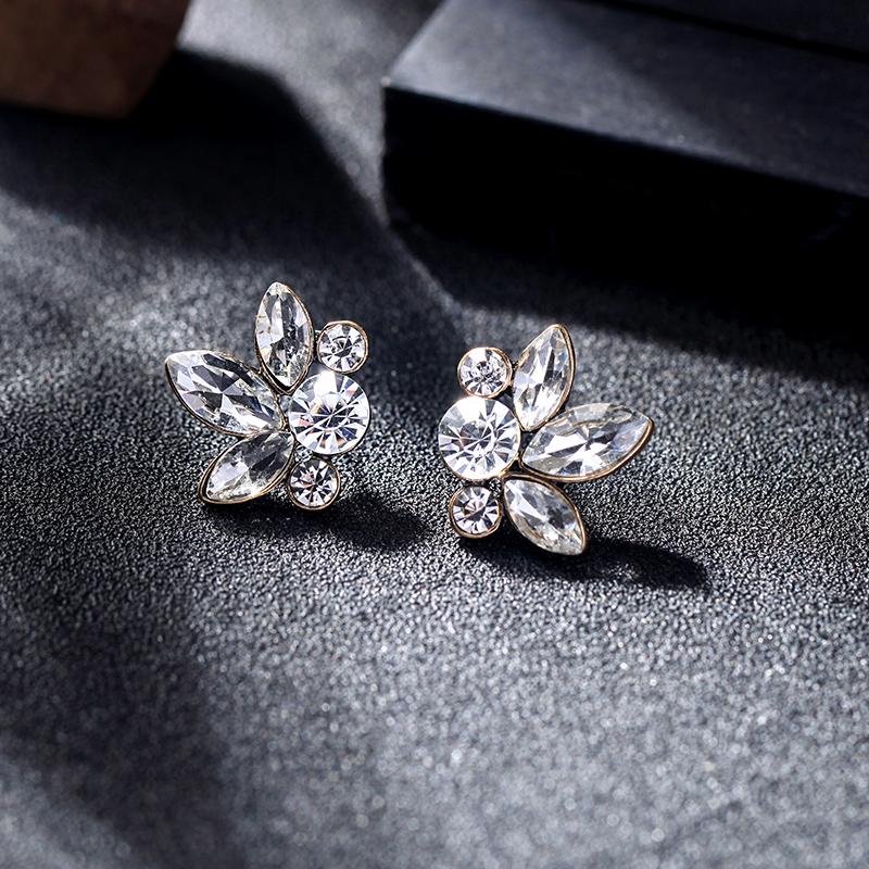 Stud MOPAI Delicate Crystal Symmetric Flower Earrings For Women Vintage Gold Color Alloy 2021 Fashion Jewelry Wholesale, Golden;silver
Stud MOPAI Delicate Crystal Symmetric Flower Earrings For Women Vintage Gold Color Alloy 2021 Fashion Jewelry Wholesale, Golden;silver
