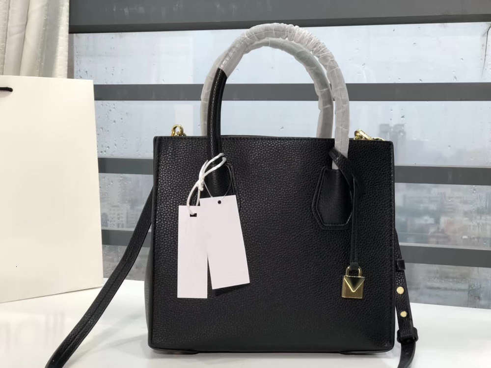 7A+ 2020 stars with genuine leather handbag fashion contracted locks handbags one shoulder bag worn small package, Customize
7A+ 2020 stars with genuine leather handbag fashion contracted locks handbags one shoulder bag worn small package, Customize