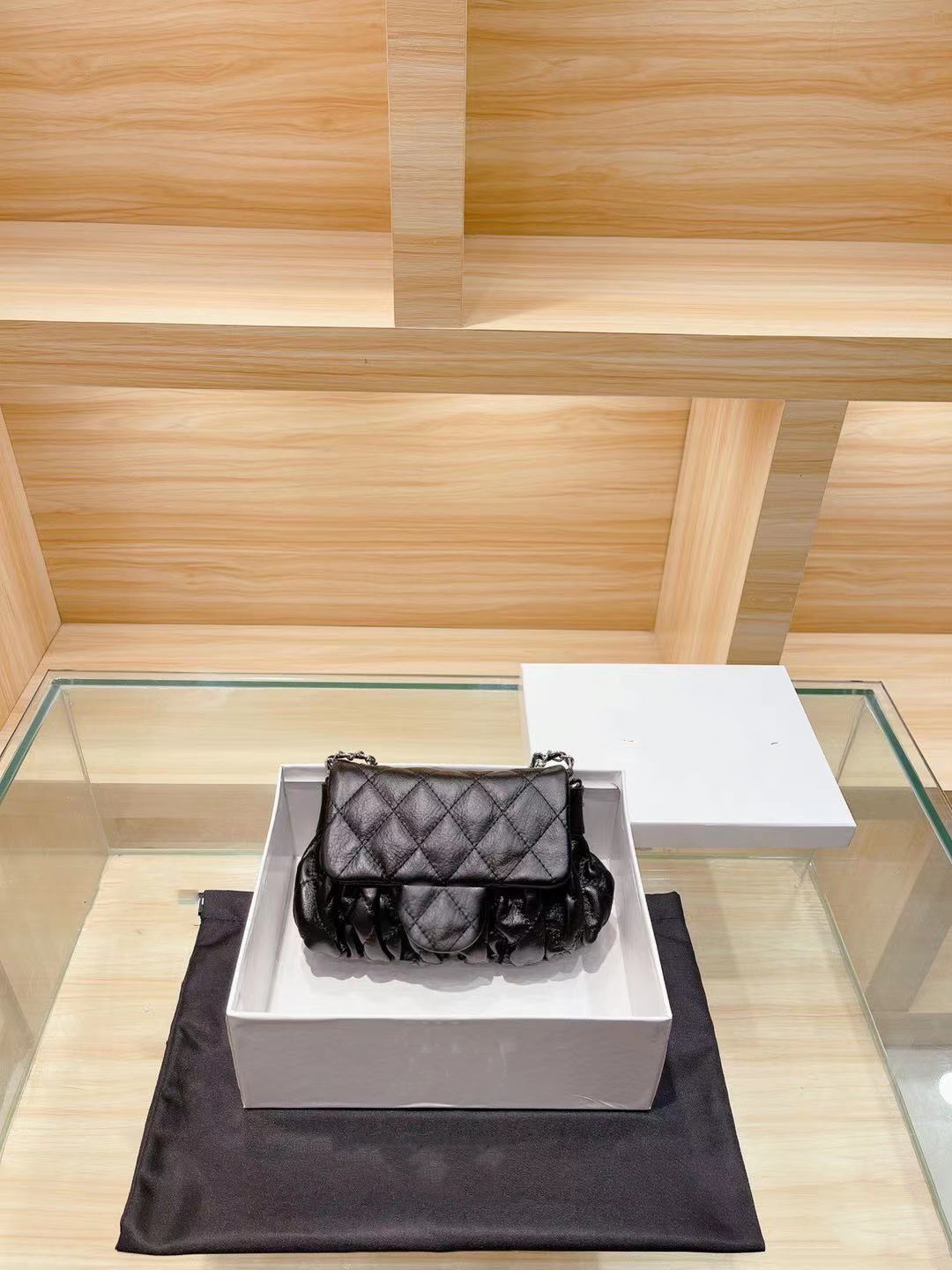luxury designers CC Channel Women Cloud Bags handbag messenger shoulder chain crossbody wallet tote designer bag high quality Original skin
luxury designers CC Channel Women Cloud Bags handbag messenger shoulder chain crossbody wallet tote designer bag high quality Original skin
