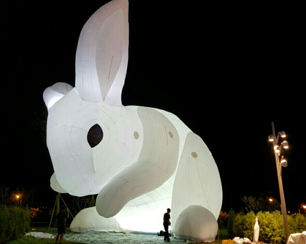 High quality glow at night LED white giant inflatable bunny easter rabbit for festival decoration