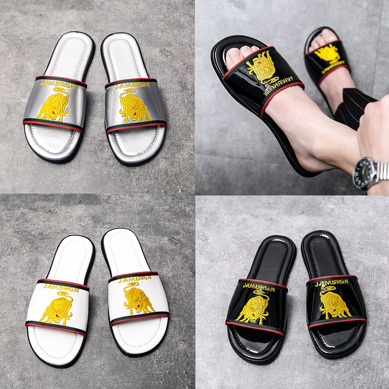 Luxury Genuine Leather slipper Men Brand designer embroidery Rubber Slides Beach Flat Sandals Shiny Black white silver outdoor indoor Flip Flops TOP QUALITY
Luxury Genuine Leather slipper Men Brand designer embroidery Rubber Slides Beach Flat Sandals Shiny Black white silver outdoor indoor Flip Flops TOP QUALITY
