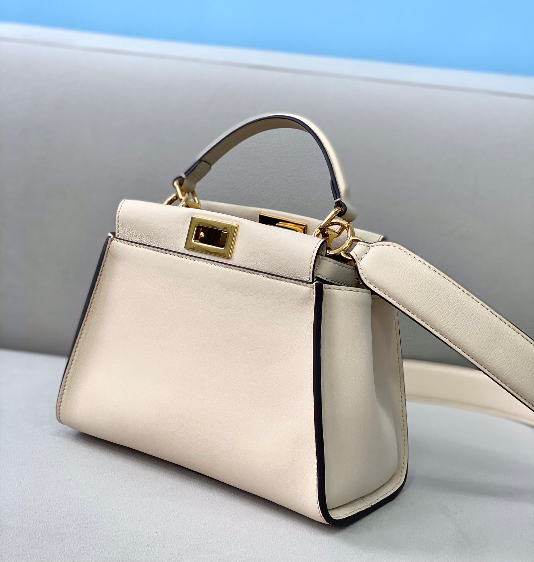 Luxury Fashion Designer Bag Women ff Handbags Peekaboo Iseeu Shoulder Bags Crossbody Ff Bag Metal Twist Lock Vintage Female Plain Iconic Gen
Luxury Fashion Designer Bag Women ff Handbags Peekaboo Iseeu Shoulder Bags Crossbody Ff Bag Metal Twist Lock Vintage Female Plain Iconic Gen