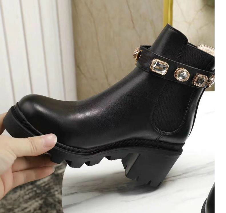 Black women's casual Martin boots, short shoes, leather material, diamond inlay, beautiful and fashionable
Black women's casual Martin boots, short shoes, leather material, diamond inlay, beautiful and fashionable