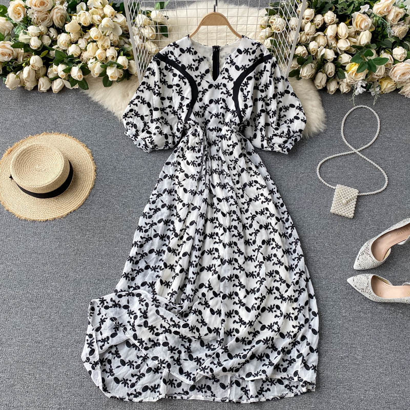 Summer Retro Short Sleeve Elegant Dress Women Puff sleeve Floral Embroidery High waist Loose Female Robe Femme 210525, Blue
Summer Retro Short Sleeve Elegant Dress Women Puff sleeve Floral Embroidery High waist Loose Female Robe Femme 210525, Blue
