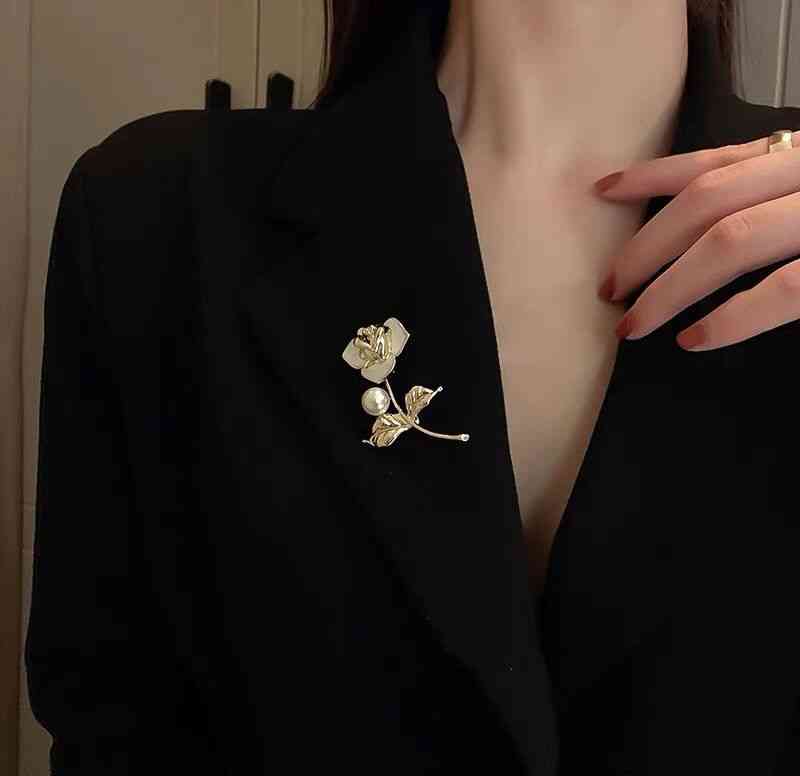 Brooch Korean Version Simple High-grade Rose Pearl Women's Fashion Flower Clothing Pin Accessories