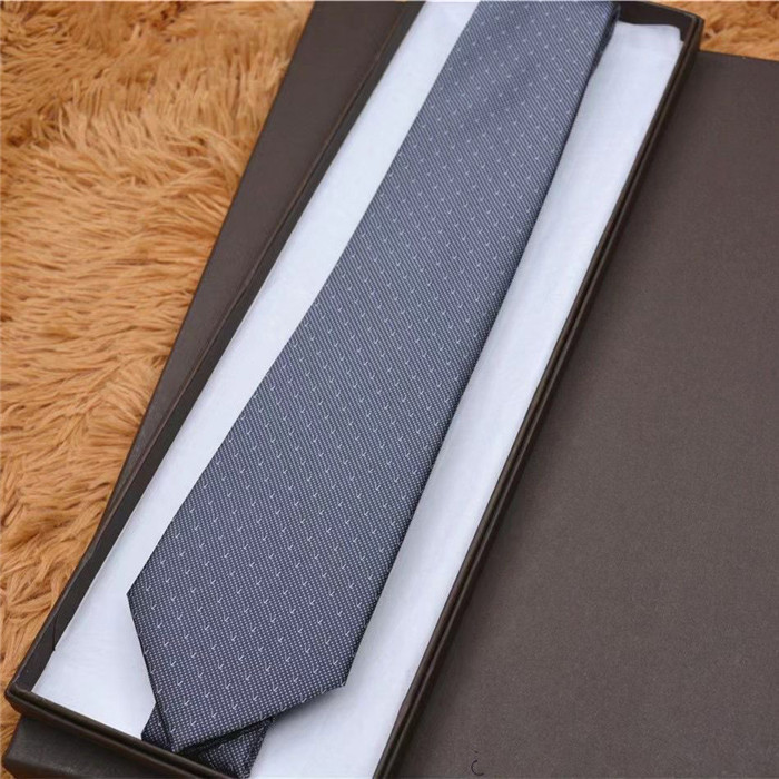 100% Silk tie Classic bow tie brand Men's casual narrow tie comes with gift box, Blue;purple
100% Silk tie Classic bow tie brand Men's casual narrow tie comes with gift box, Blue;purple